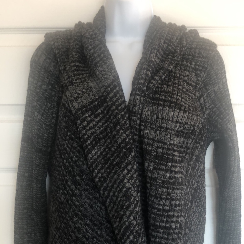 Beautiful neutral shawl collar cardigan. Drapes beautifully!